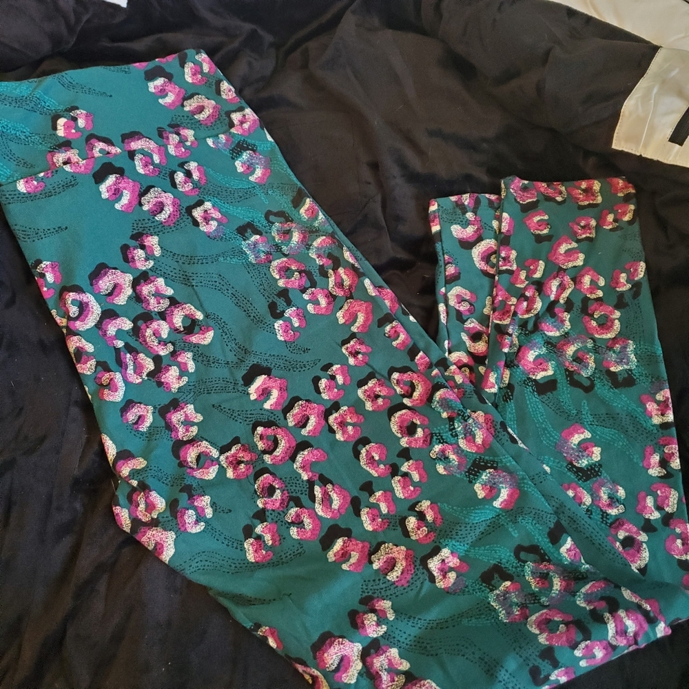 LuLaRoe Teal and Pink Leopard Print Leggings